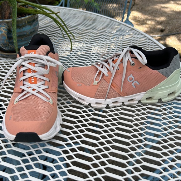 On Running Women's Cloudflyer 4 Coral White Athletic Shoes Sneakers SZ 9 E 40.5 - Picture 8 of 10